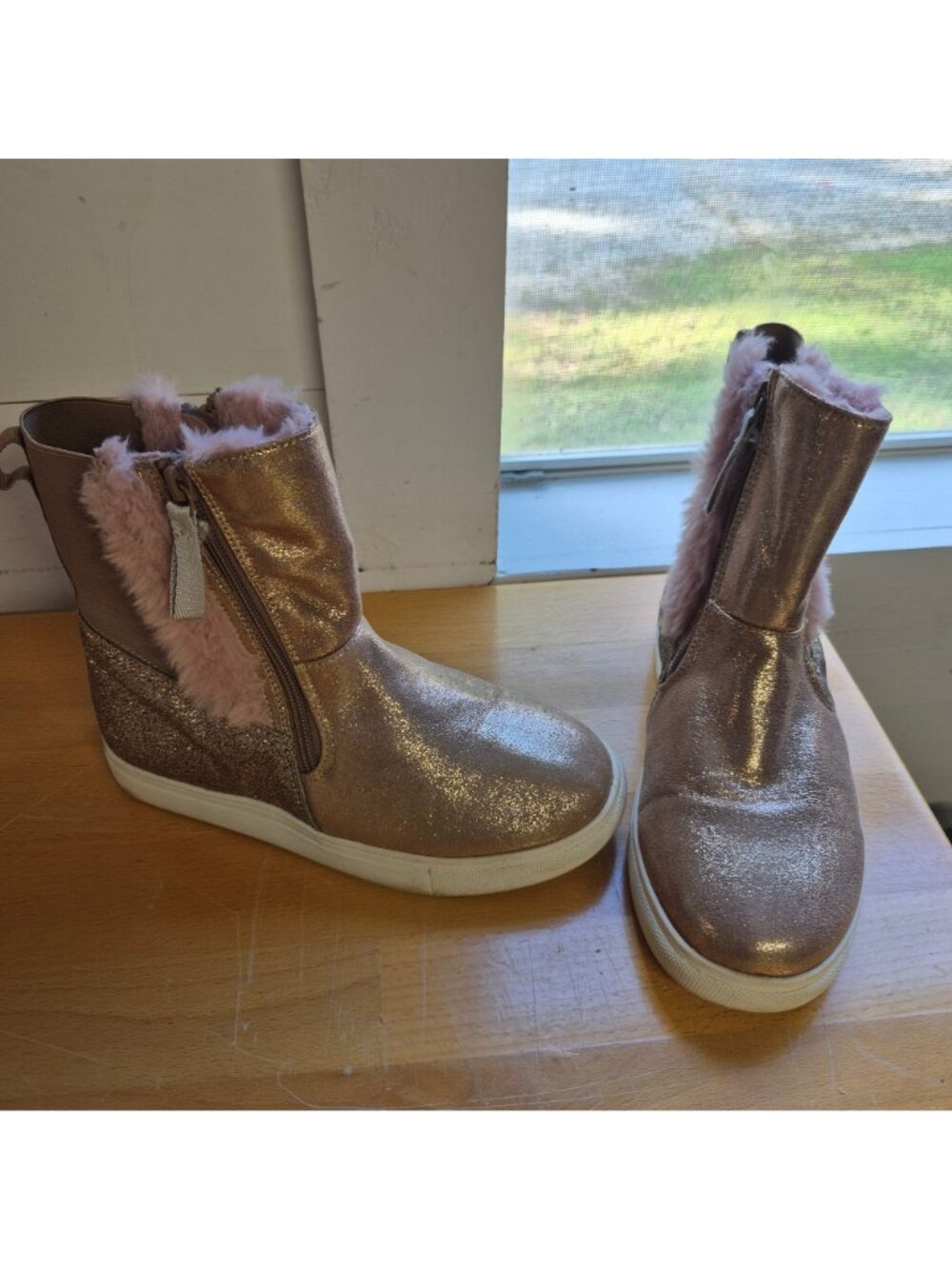 Steve Madden Girls Size 4 Metallic Rose Gold Faux Fur-Lined Ankle Boots With Si - Picture 5 of 9
